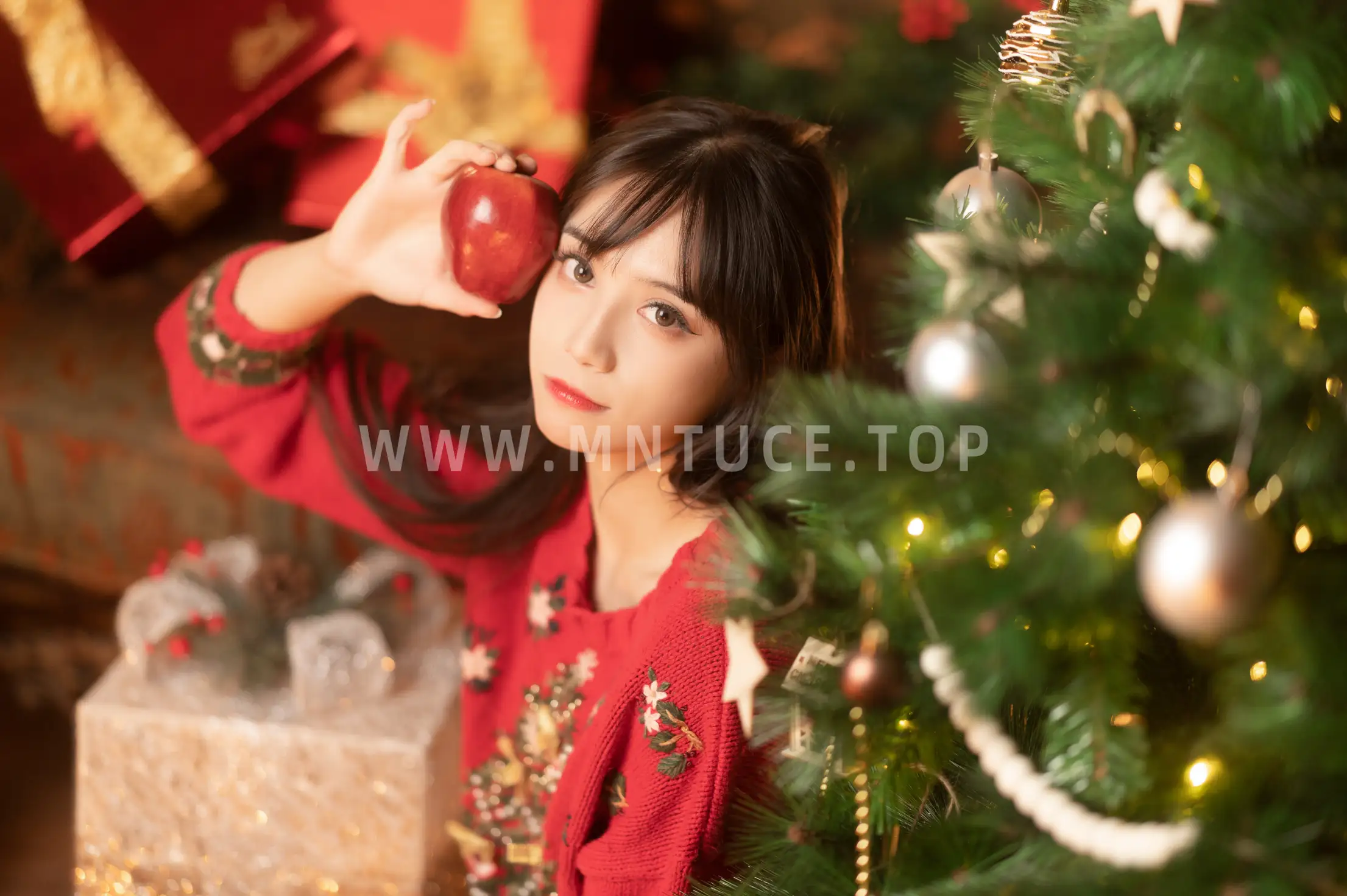 [YITUYU] 2022.05.26 Vol.0988 – Red Christmas Two plus six#[38P]-14